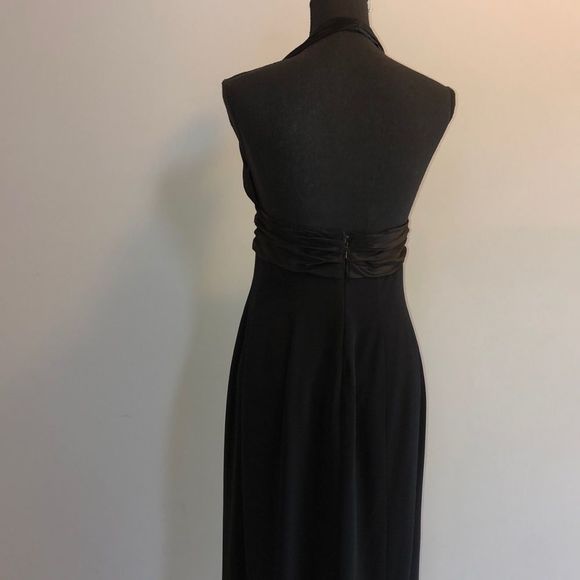 Stunning halter gown - Picture 8 of 8